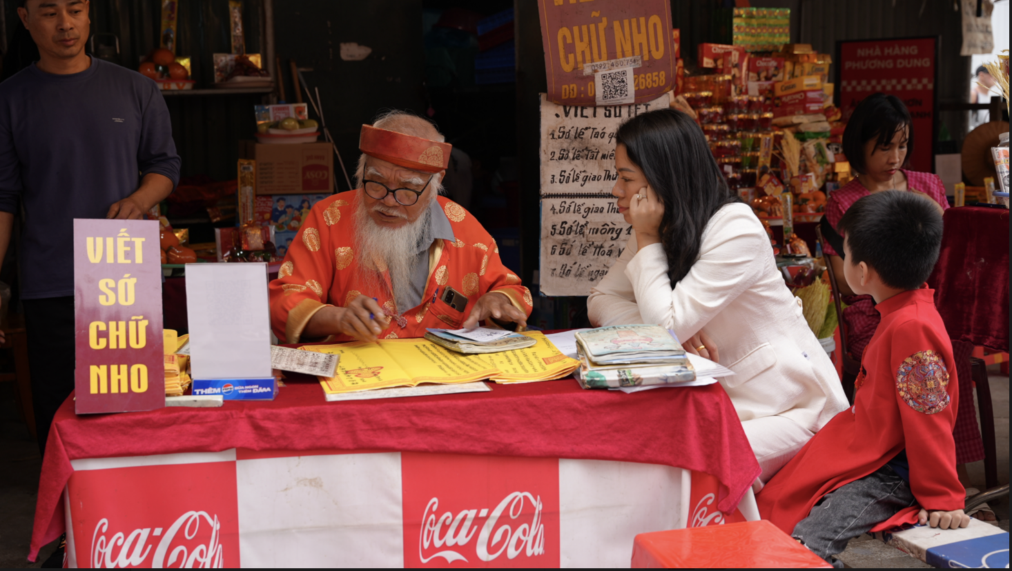 M&ugrave;ng 1 Tết ở H&agrave; Nội: C&oacute; một con đường tắc cứng từ s&aacute;ng sớm, nh&igrave;n th&ocirc;i đ&atilde; thấy n&ocirc; nức- Ảnh 14.