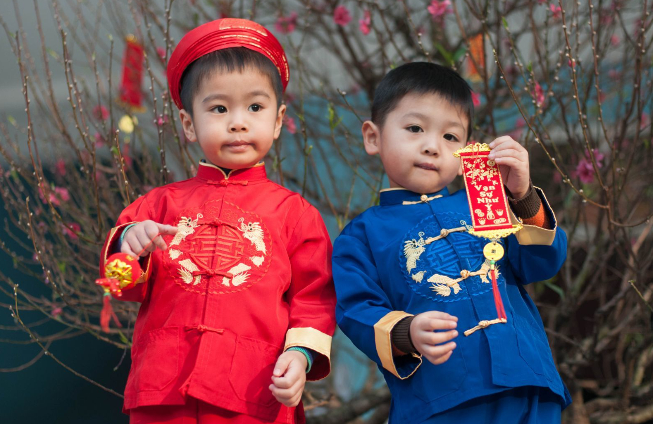 C&acirc;u hỏi kh&oacute; nhất TẾT đ&atilde; c&oacute; lời giải: Người ta mừng con m&igrave;nh 500 ngh&igrave;n m&agrave; nh&agrave; họ c&oacute; tận 2 con th&igrave; mừng lại như n&agrave;o?- Ảnh 1.