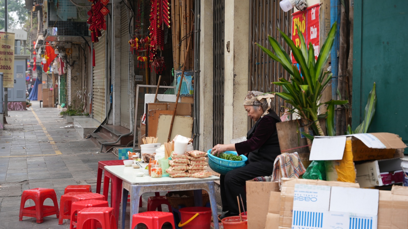 H&agrave; Nội v&agrave; TP.HCM y&ecirc;n b&igrave;nh đến lạ s&aacute;ng m&ugrave;ng 1 Tết- Ảnh 11.