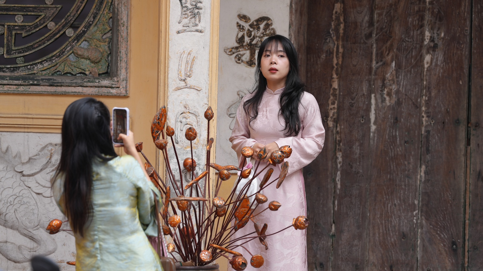 H&agrave; Nội v&agrave; TP.HCM y&ecirc;n b&igrave;nh đến lạ s&aacute;ng m&ugrave;ng 1 Tết- Ảnh 15.