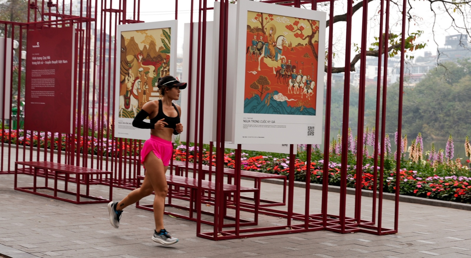 H&agrave; Nội v&agrave; TP.HCM y&ecirc;n b&igrave;nh đến lạ s&aacute;ng m&ugrave;ng 1 Tết- Ảnh 7.