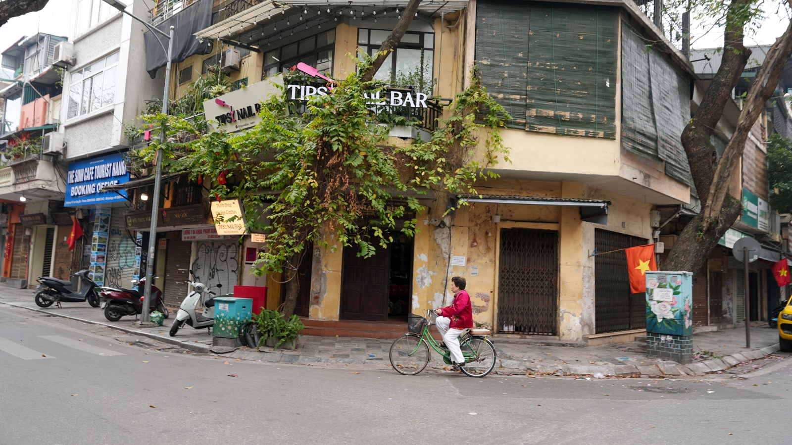 H&agrave; Nội v&agrave; TP.HCM y&ecirc;n b&igrave;nh đến lạ s&aacute;ng m&ugrave;ng 1 Tết- Ảnh 14.