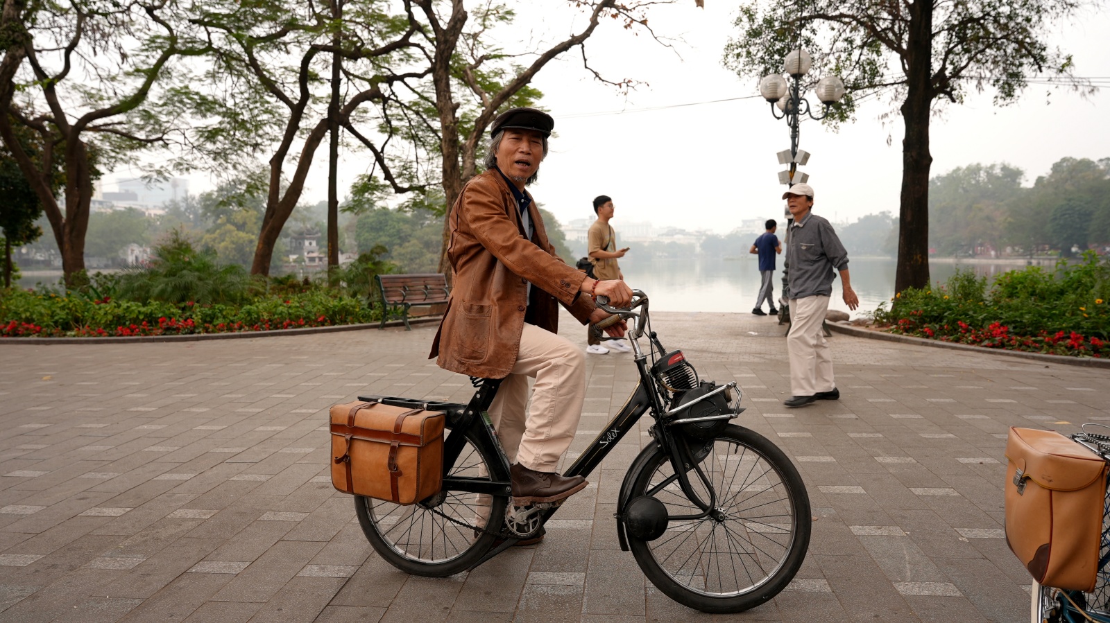 H&agrave; Nội v&agrave; TP.HCM y&ecirc;n b&igrave;nh đến lạ s&aacute;ng m&ugrave;ng 1 Tết- Ảnh 9.