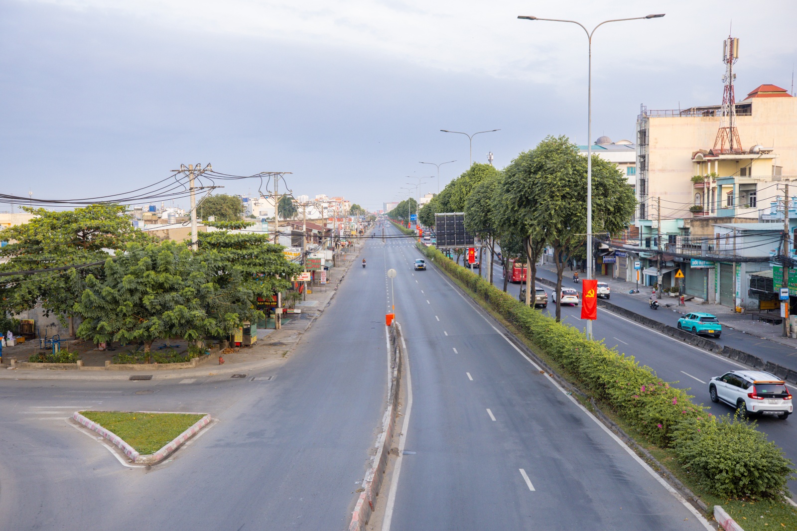 H&agrave; Nội v&agrave; TP.HCM y&ecirc;n b&igrave;nh đến lạ s&aacute;ng m&ugrave;ng 1 Tết- Ảnh 29.