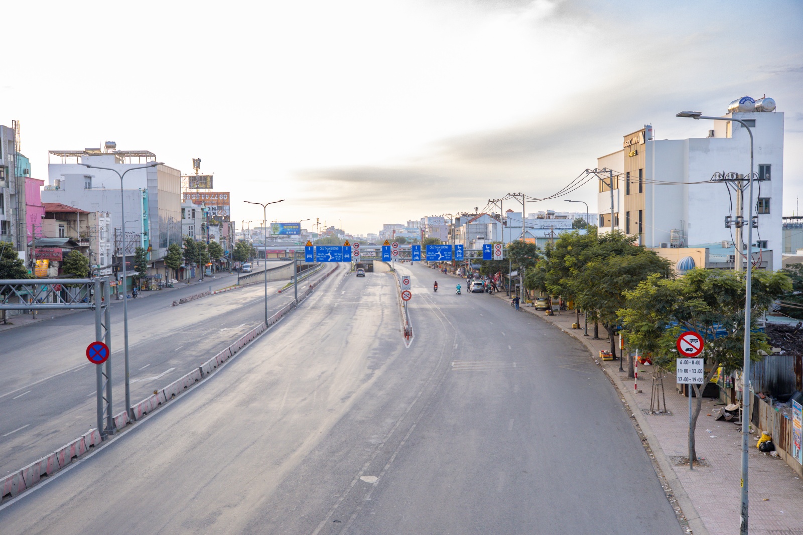 H&agrave; Nội v&agrave; TP.HCM y&ecirc;n b&igrave;nh đến lạ s&aacute;ng m&ugrave;ng 1 Tết- Ảnh 31.