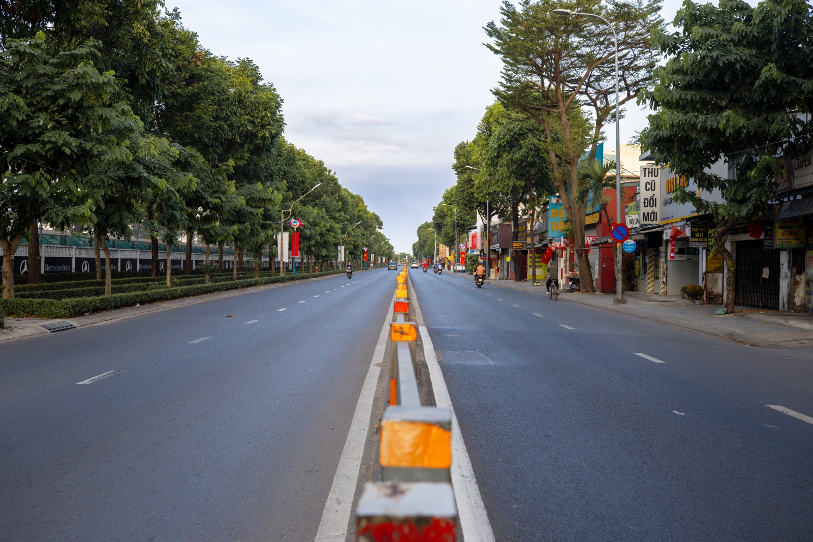 H&agrave; Nội v&agrave; TP.HCM y&ecirc;n b&igrave;nh đến lạ s&aacute;ng m&ugrave;ng 1 Tết- Ảnh 28.