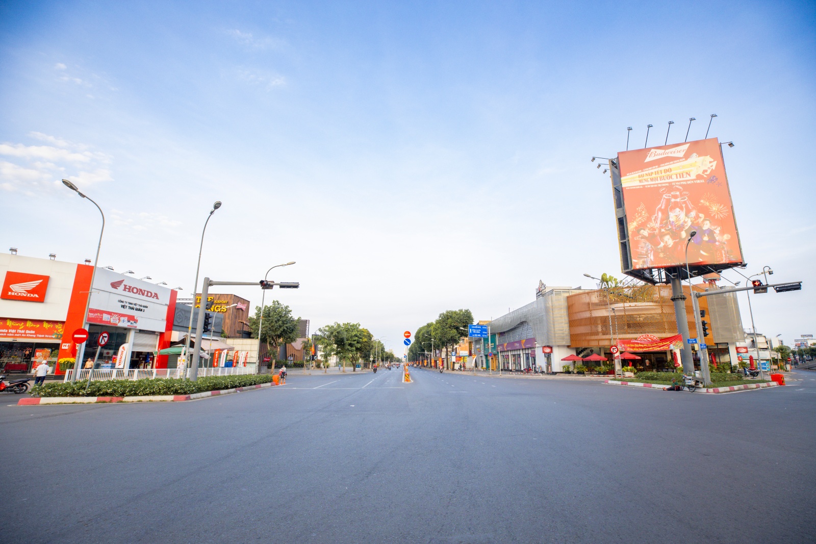 H&agrave; Nội v&agrave; TP.HCM y&ecirc;n b&igrave;nh đến lạ s&aacute;ng m&ugrave;ng 1 Tết- Ảnh 33.