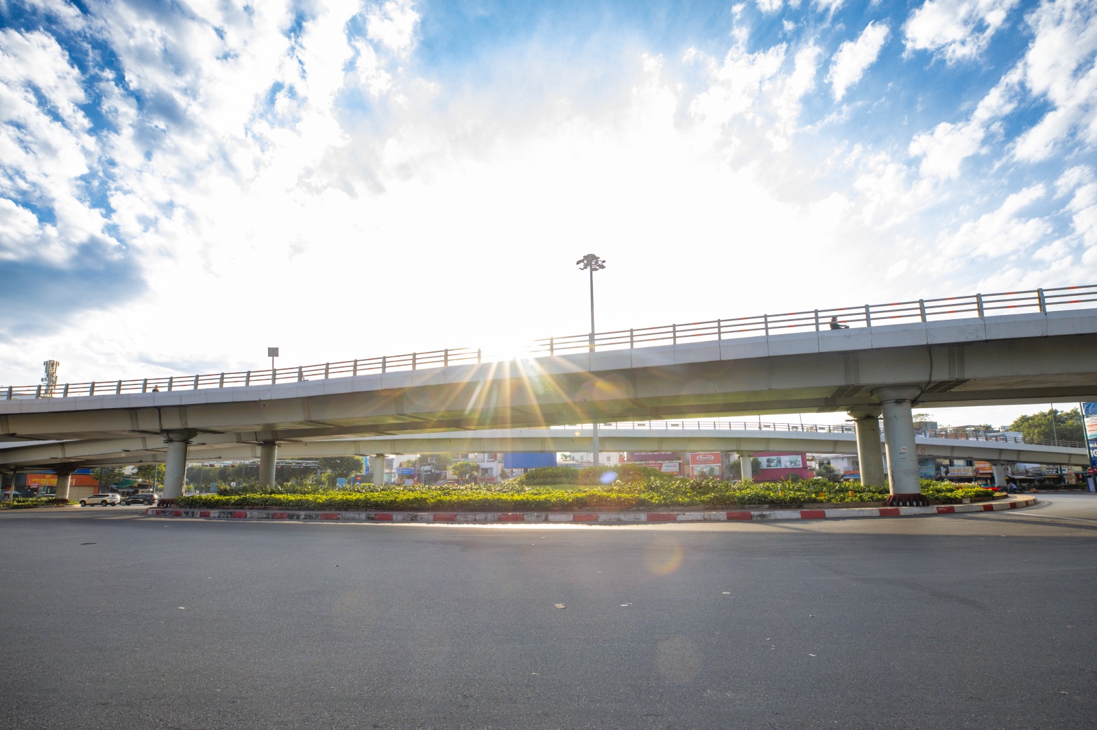 H&agrave; Nội v&agrave; TP.HCM y&ecirc;n b&igrave;nh đến lạ s&aacute;ng m&ugrave;ng 1 Tết- Ảnh 27.