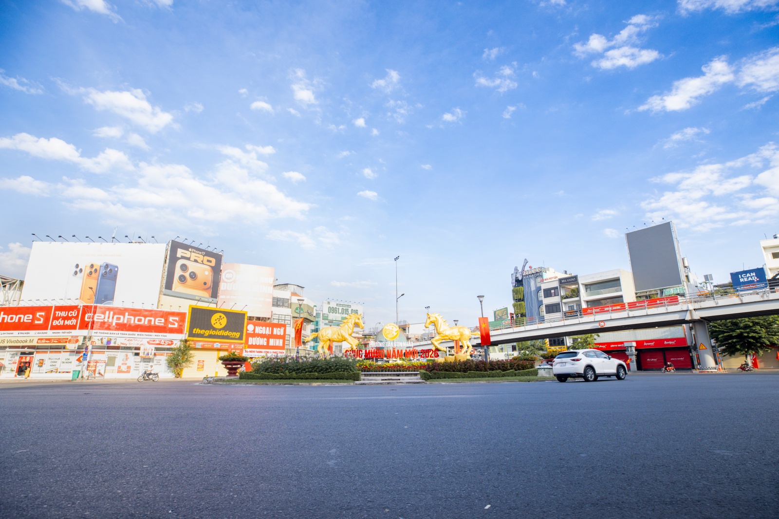 H&agrave; Nội v&agrave; TP.HCM y&ecirc;n b&igrave;nh đến lạ s&aacute;ng m&ugrave;ng 1 Tết- Ảnh 25.