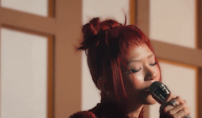 HIEUTHUHAI vừa viết nhạc vừa kh&oacute;c, ra ngay si&ecirc;u phẩm kỷ lục stream top đầu Việt Nam- Ảnh 2.