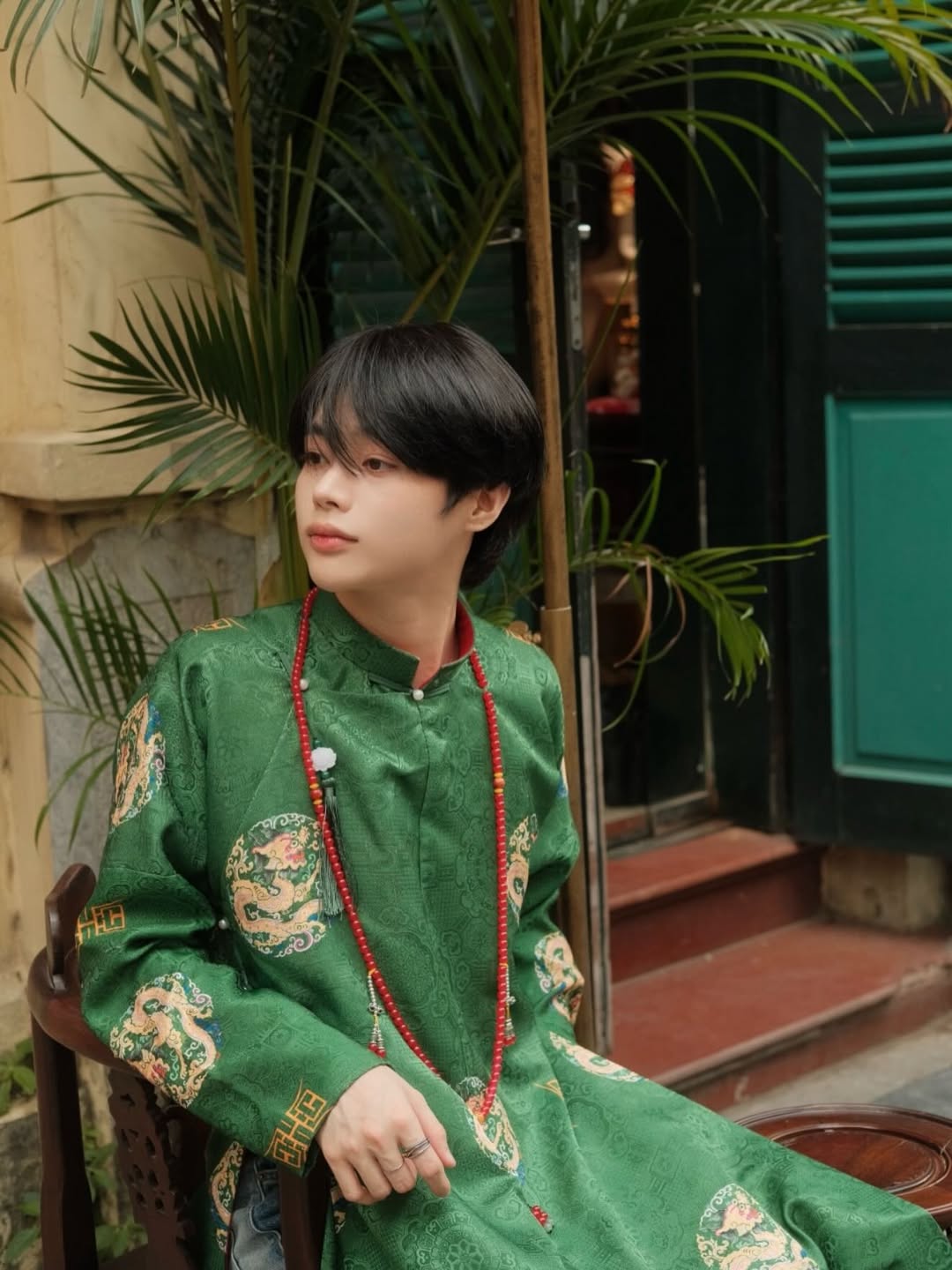 Nam thần trong nh&oacute;m nhạc H&agrave;n Quốc tung ngay bộ ảnh &aacute;o d&agrave;i đ&oacute;n Tết, ho&aacute; ra v&igrave; l&yacute; do đặc biệt!- Ảnh 4.