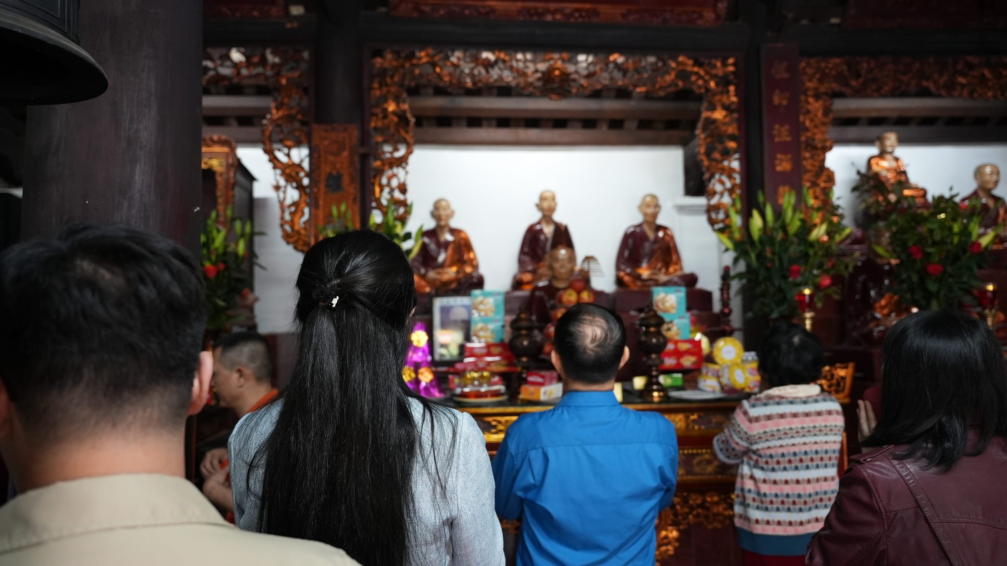 M&ugrave;ng 1 Tết ở H&agrave; Nội: C&oacute; một con đường tắc cứng từ s&aacute;ng sớm, nh&igrave;n th&ocirc;i đ&atilde; thấy n&ocirc; nức- Ảnh 5.