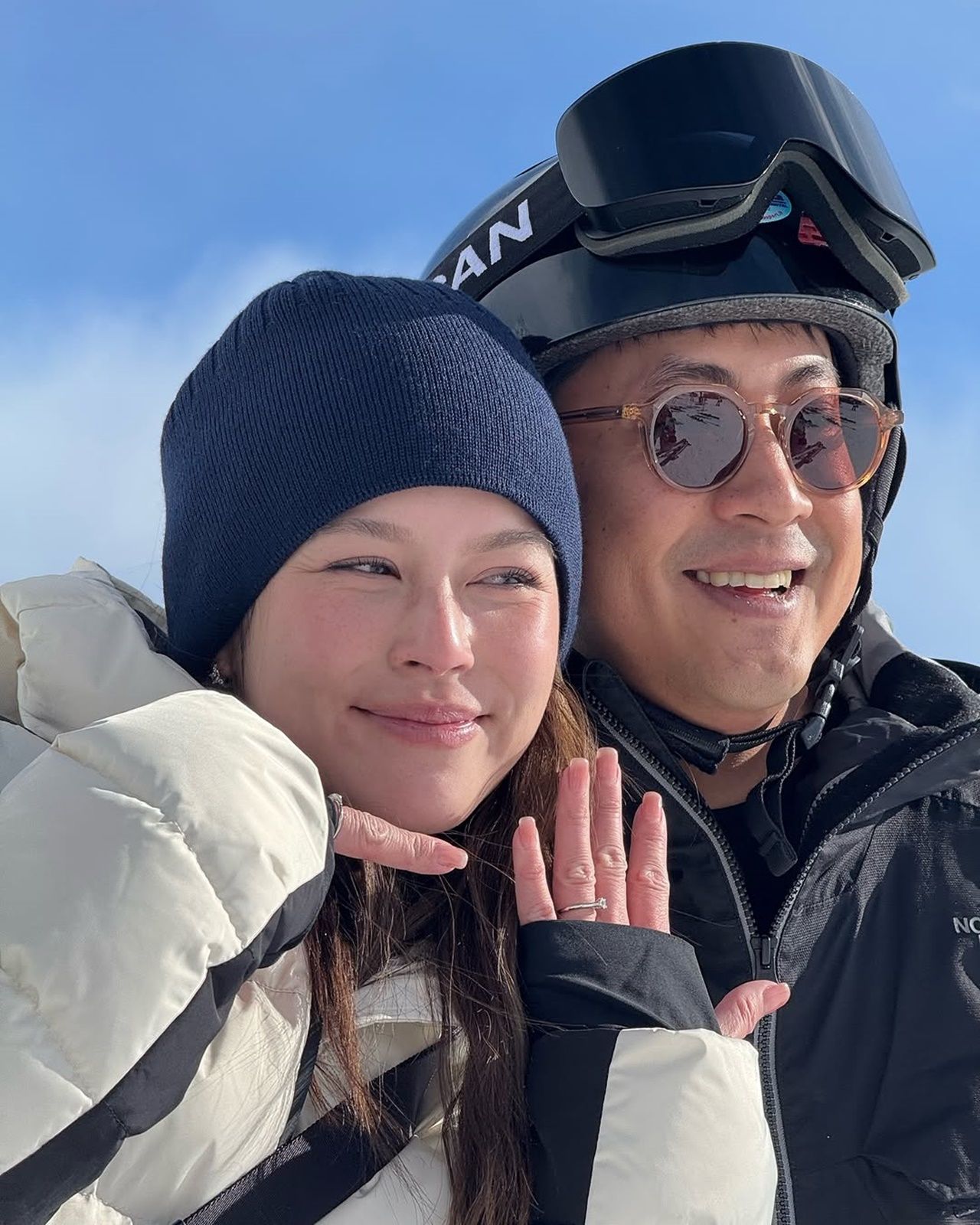 Cặp diễn vi&ecirc;n đ&igrave;nh đ&aacute;m kết h&ocirc;n sau 10 năm y&ecirc;u, khoảnh khắc c&ocirc; d&acirc;u ch&uacute; rể g&acirc;y x&ocirc;n xao- Ảnh 13.