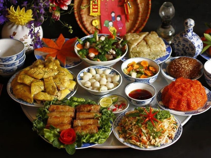 C&aacute;c m&oacute;n ăn tr&ecirc;n m&acirc;m cỗ Tết l&agrave; &lsquo;s&aacute;t thủ&rsquo; của bệnh huyết &aacute;p, tim mạch- Ảnh 1.