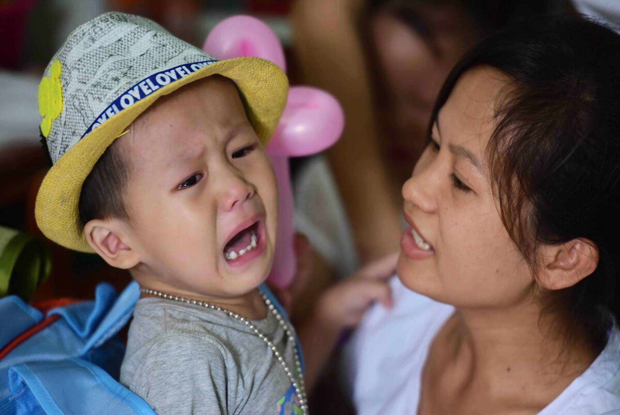 Đi ch&uacute;c Tết họ h&agrave;ng, con trai 5 tuổi l&agrave;m vỡ đồ chơi của chủ nh&agrave;, người mẹ đ&aacute;p 1 c&acirc;u xứng đ&aacute;ng xuất bản s&aacute;ch ứng xử lu&ocirc;n- Ảnh 2.