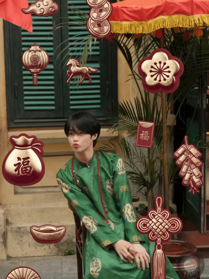 Nam thần trong nh&oacute;m nhạc H&agrave;n Quốc tung ngay bộ ảnh &aacute;o d&agrave;i đ&oacute;n Tết, ho&aacute; ra v&igrave; l&yacute; do đặc biệt!- Ảnh 1.