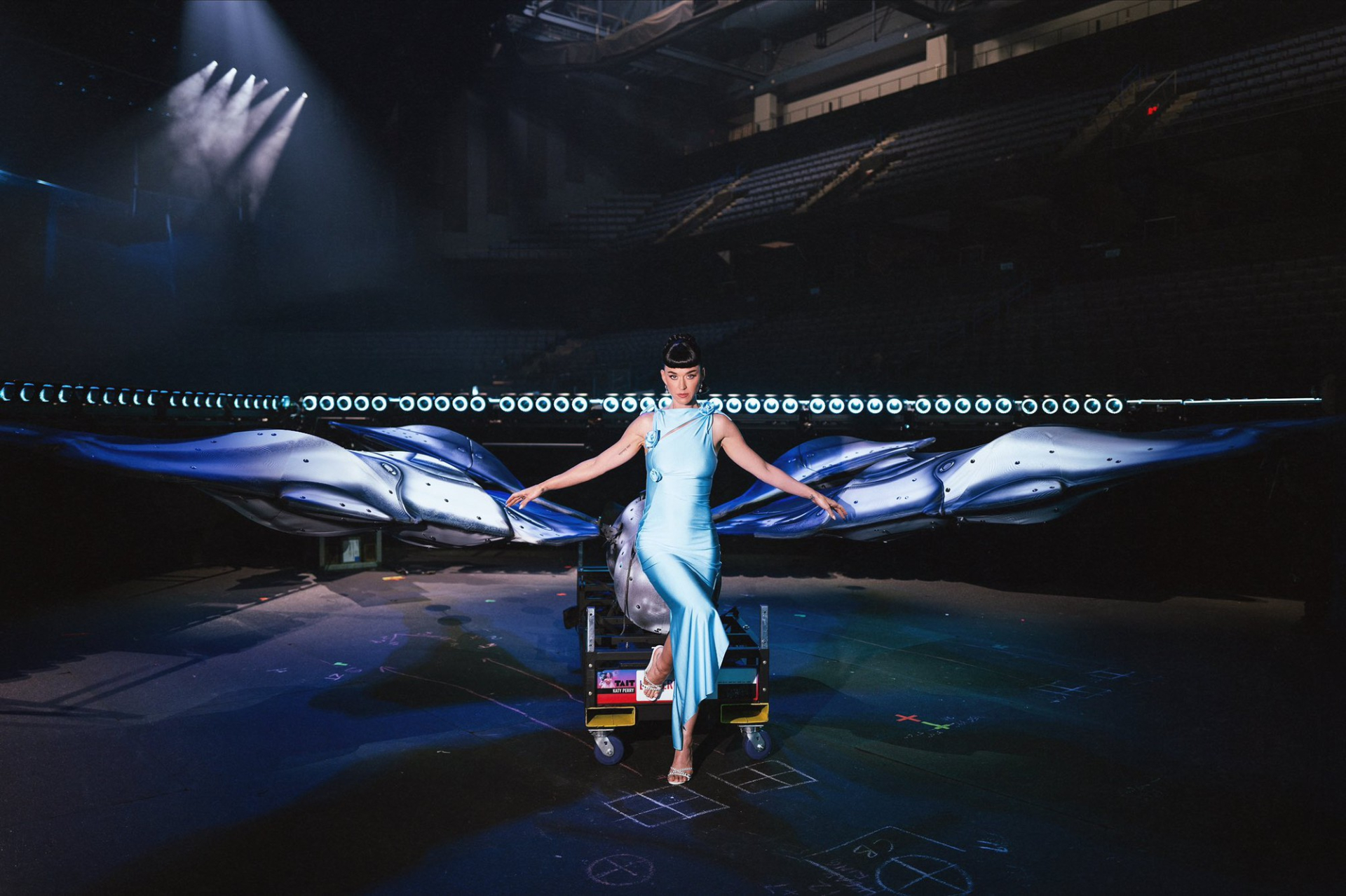 Sự hết thời của mỹ nh&acirc;n đẹp chuẩn "tỷ lệ v&agrave;ng": Ra nhạc bị ch&ecirc; tơi bời, danh xưng "nữ ho&agrave;ng flop" kh&ocirc;ng ai gi&agrave;nh- Ảnh 7.