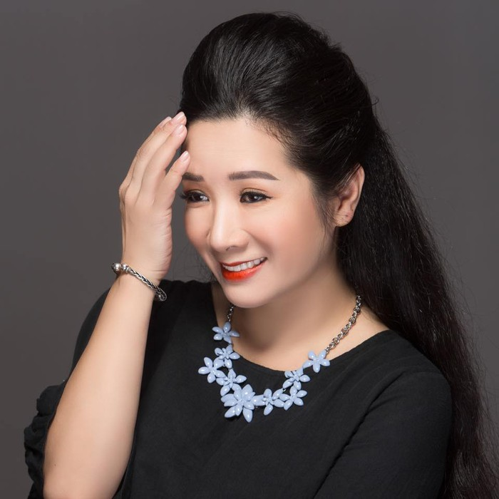 Việt Nam có cặp đôi cả đời bị đồn là vợ chồng: Nhà trai giàu bậc nhất showbiz, nhà gái bao năm vẫn đẹp hú hồn- Ảnh 5. Việt Nam có cặp đôi cả đời bị đồn là vợ chồng: Nhà trai giàu bậc nhất showbiz, nhà gái bao năm vẫn đẹp hú hồn- Ảnh 5.