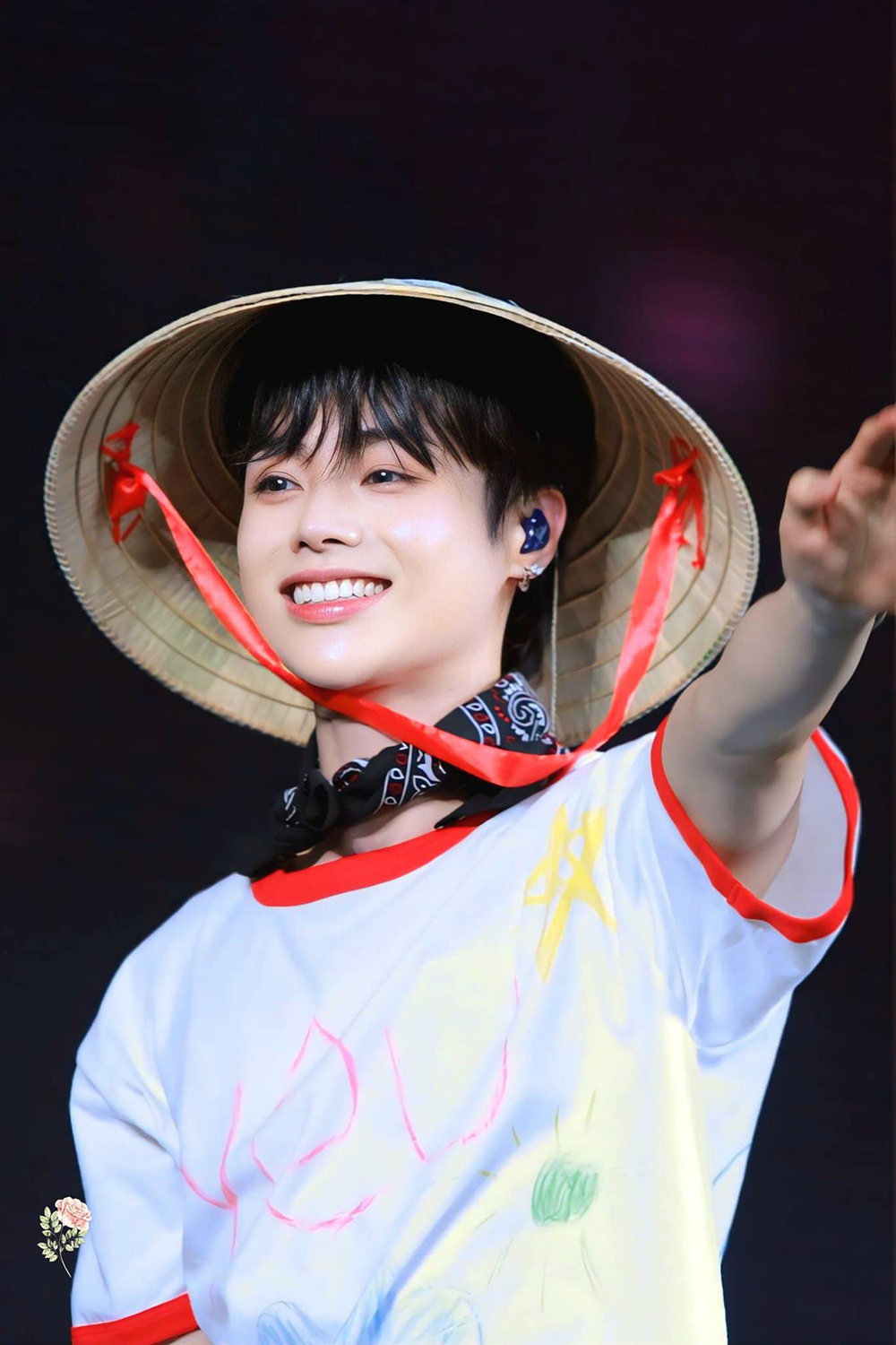 Nam thần trong nh&oacute;m nhạc H&agrave;n Quốc tung ngay bộ ảnh &aacute;o d&agrave;i đ&oacute;n Tết, ho&aacute; ra v&igrave; l&yacute; do đặc biệt!- Ảnh 8.