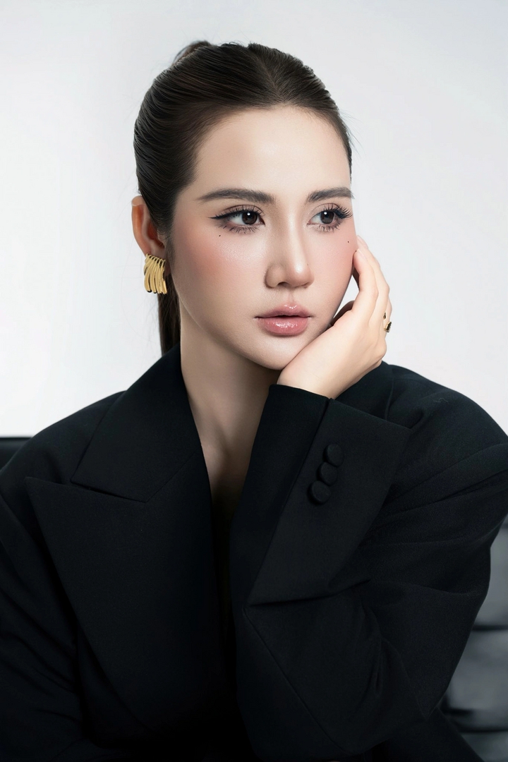 Cuộc sống mỹ nh&acirc;n phim giờ v&agrave;ng tuổi Ngọ: Độc th&acirc;n, sang chảnh chuẩn "ph&uacute; b&agrave;"- Ảnh 1.