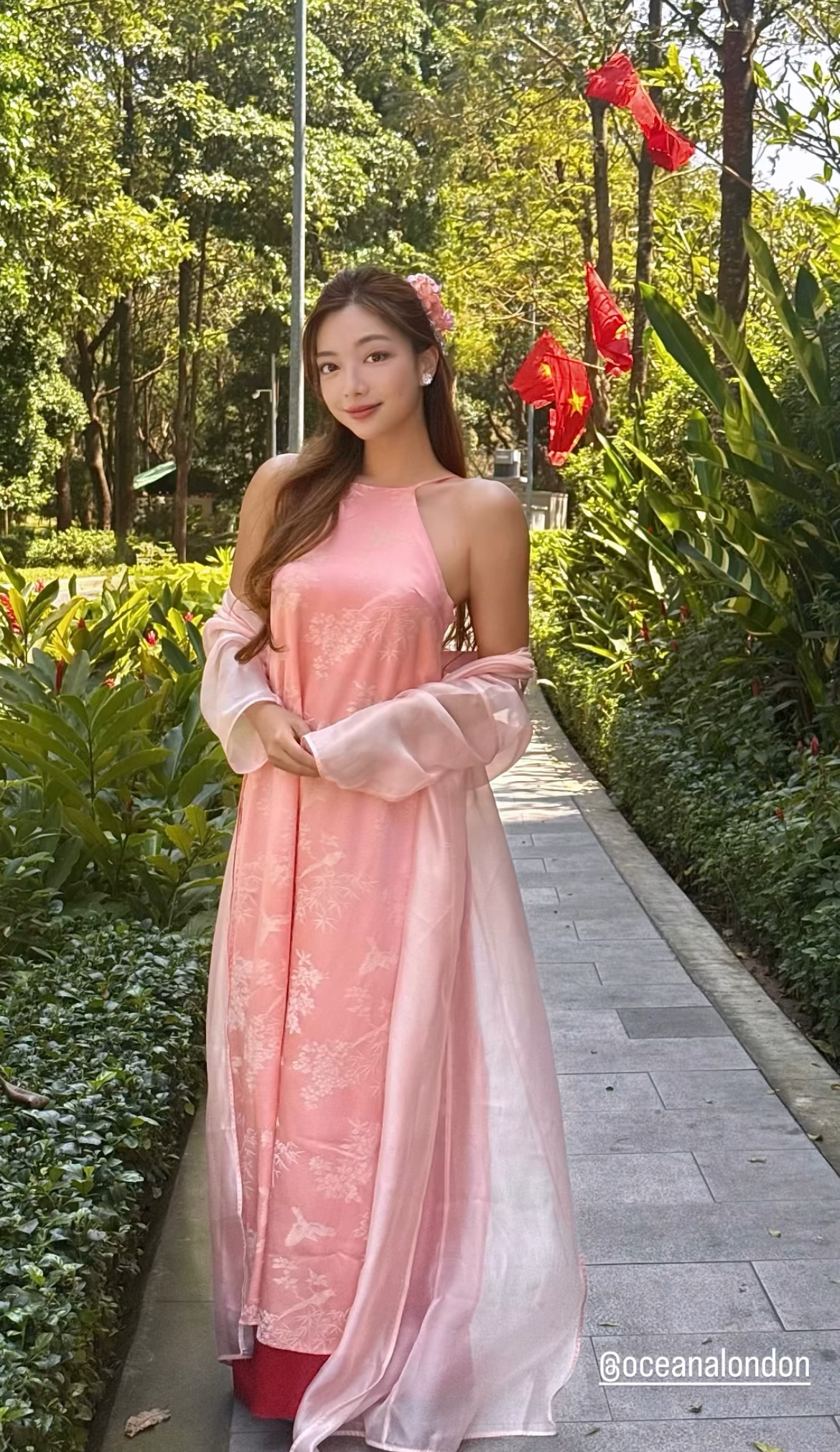 Mùng 1 Tết, cả Việt Nam diện áo dài đẹp điên 10 điểm- Ảnh 33.