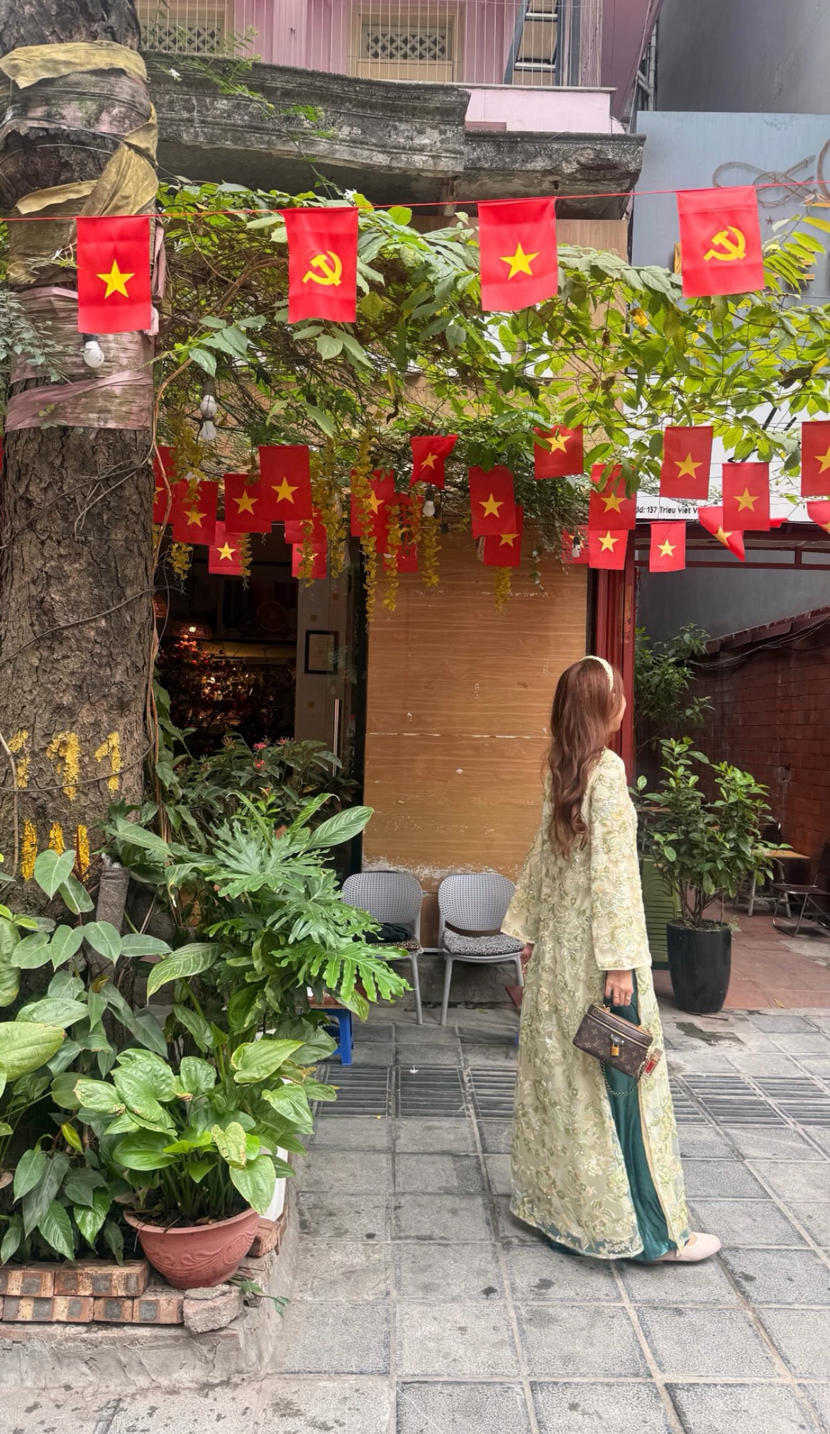 Mùng 1 Tết, cả Việt Nam diện áo dài đẹp điên 10 điểm- Ảnh 24.