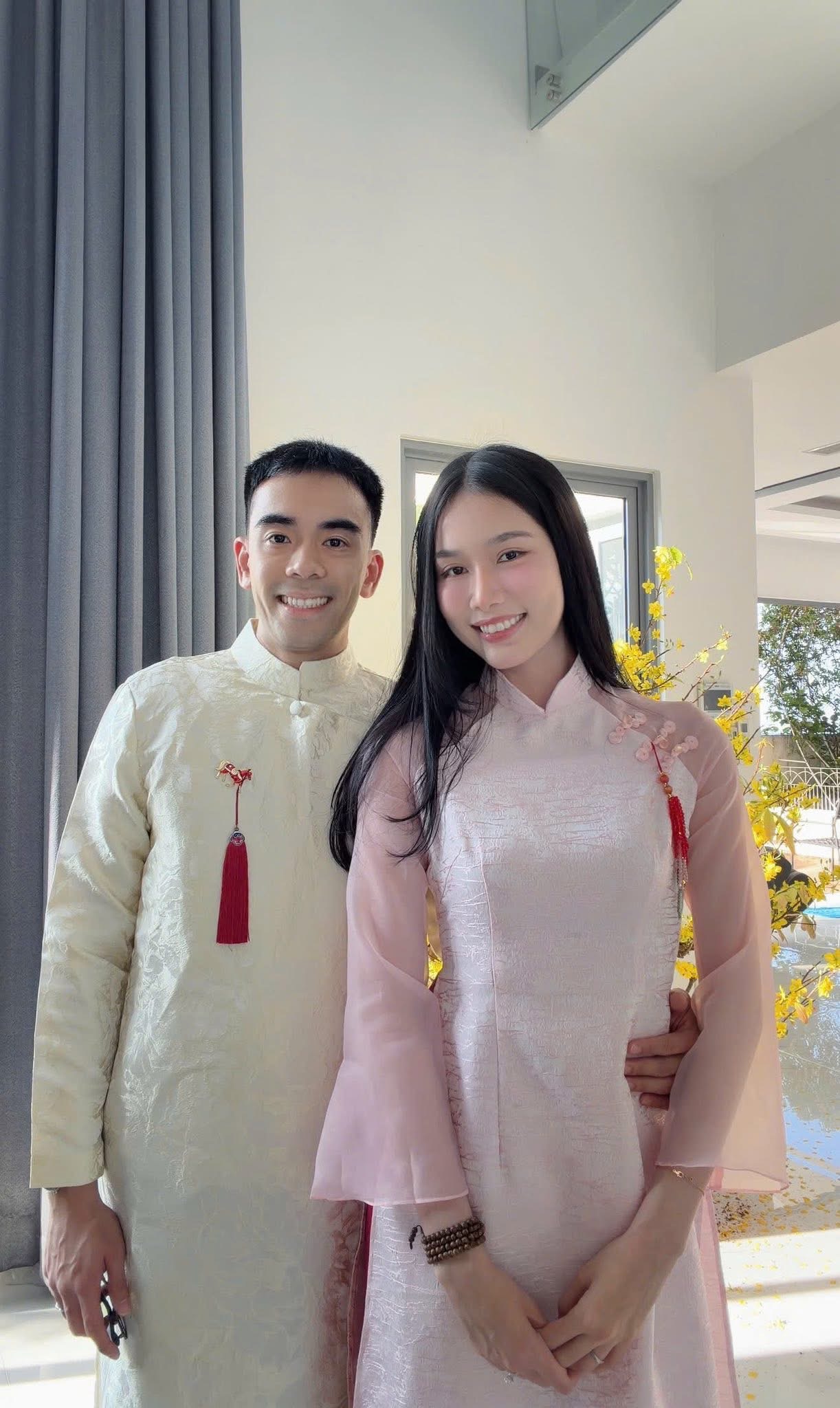 "Vũ trụ cẩu lương" ngày mùng 1 Tết: Vợ chồng Trấn Thành, Đỗ Hà tình tứ, 1 đôi công khai tình cảm?- Ảnh 14. "Vũ trụ cẩu lương" ngày mùng 1 Tết: Vợ chồng Trấn Thành, Đỗ Hà tình tứ, 1 đôi công khai tình cảm?- Ảnh 14.