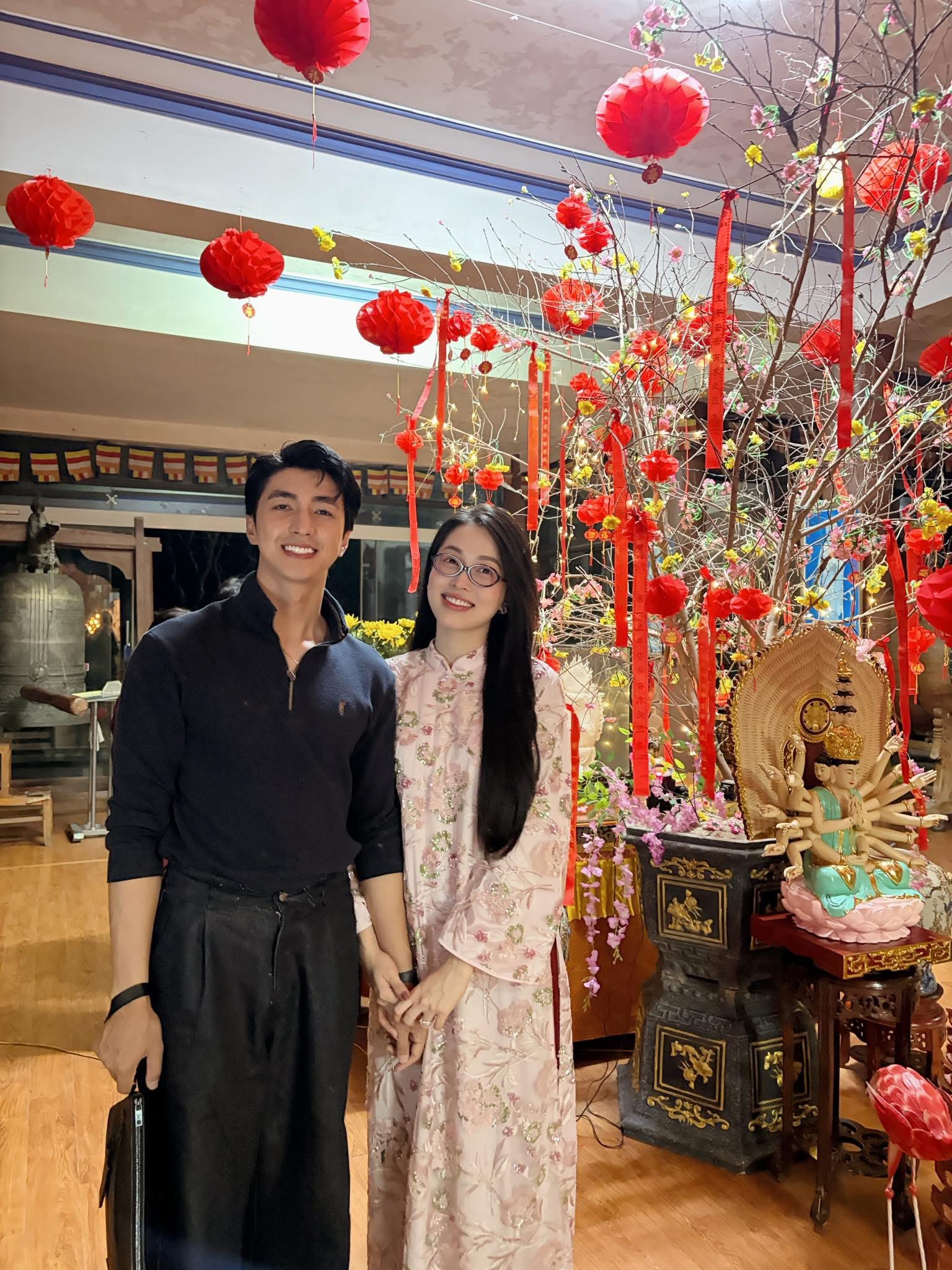 "Vũ trụ cẩu lương" ngày mùng 1 Tết: Vợ chồng Trấn Thành, Đỗ Hà tình tứ, 1 đôi công khai tình cảm?- Ảnh 15. "Vũ trụ cẩu lương" ngày mùng 1 Tết: Vợ chồng Trấn Thành, Đỗ Hà tình tứ, 1 đôi công khai tình cảm?- Ảnh 15.