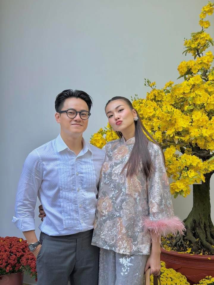 "Vũ trụ cẩu lương" ngày mùng 1 Tết: Vợ chồng Trấn Thành, Đỗ Hà tình tứ, 1 đôi công khai tình cảm?- Ảnh 7. "Vũ trụ cẩu lương" ngày mùng 1 Tết: Vợ chồng Trấn Thành, Đỗ Hà tình tứ, 1 đôi công khai tình cảm?- Ảnh 7.