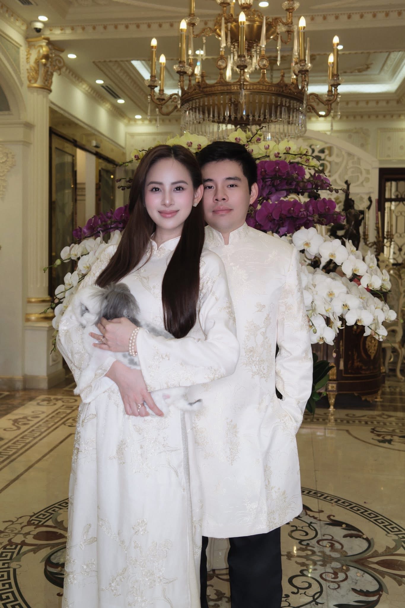 "Vũ trụ cẩu lương" ngày mùng 1 Tết: Vợ chồng Trấn Thành, Đỗ Hà tình tứ, 1 đôi công khai tình cảm?- Ảnh 9. "Vũ trụ cẩu lương" ngày mùng 1 Tết: Vợ chồng Trấn Thành, Đỗ Hà tình tứ, 1 đôi công khai tình cảm?- Ảnh 9.