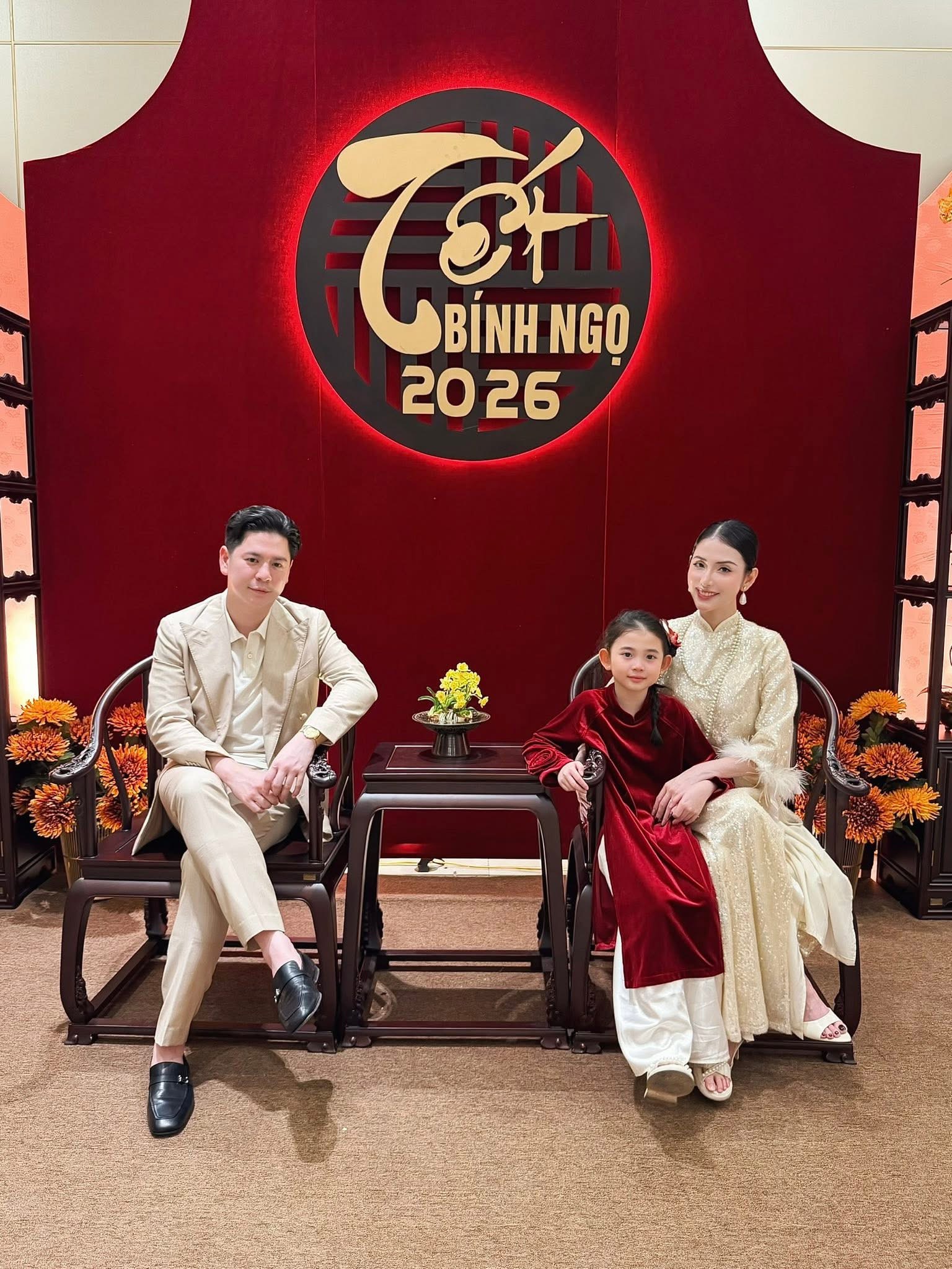 "Vũ trụ cẩu lương" ngày mùng 1 Tết: Vợ chồng Trấn Thành, Đỗ Hà tình tứ, 1 đôi công khai tình cảm?- Ảnh 16. "Vũ trụ cẩu lương" ngày mùng 1 Tết: Vợ chồng Trấn Thành, Đỗ Hà tình tứ, 1 đôi công khai tình cảm?- Ảnh 16.