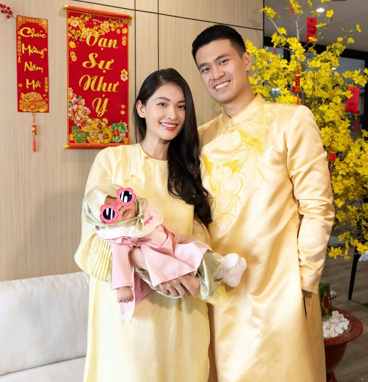 "Vũ trụ cẩu lương" ngày mùng 1 Tết: Vợ chồng Trấn Thành, Đỗ Hà tình tứ, 1 đôi công khai tình cảm?- Ảnh 18. "Vũ trụ cẩu lương" ngày mùng 1 Tết: Vợ chồng Trấn Thành, Đỗ Hà tình tứ, 1 đôi công khai tình cảm?- Ảnh 18.