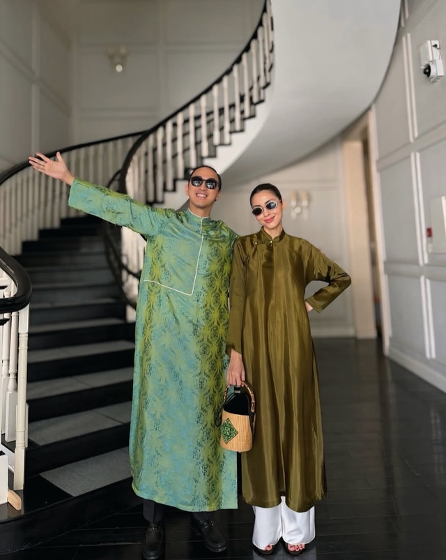 Đến hẹn lại l&ecirc;n: Tăng Thanh H&agrave; v&agrave; chồng doanh nh&acirc;n diện &aacute;o d&agrave;i, nắm chặt tay ng&agrave;y m&ugrave;ng 1 Tết!- Ảnh 2.