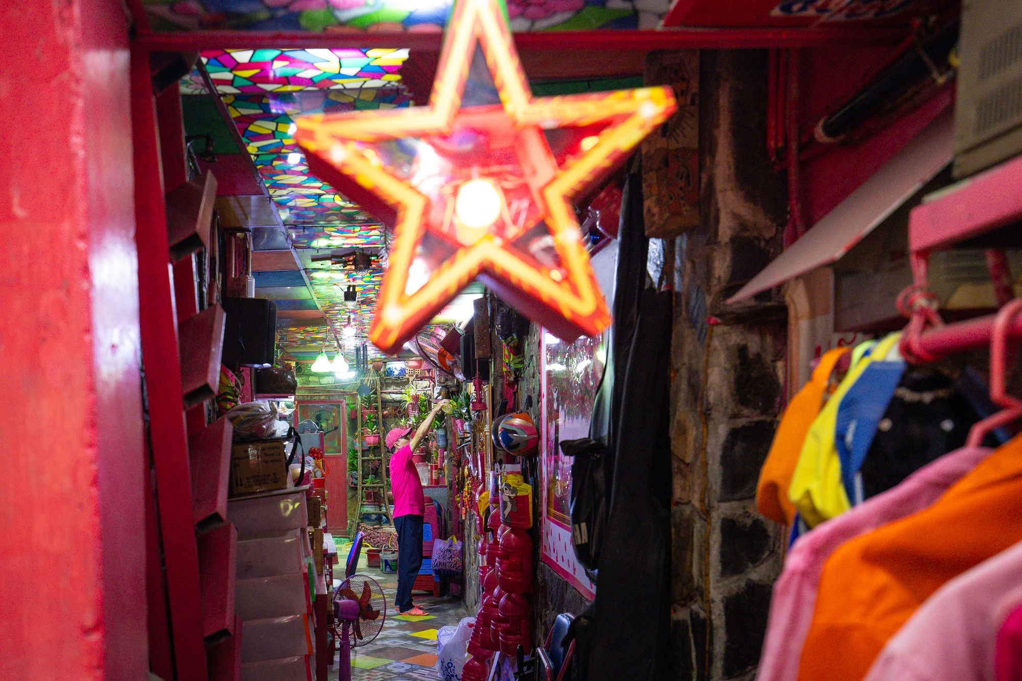 Người đ&agrave;n &ocirc;ng một m&igrave;nh đ&oacute;n giao thừa trong căn nh&agrave; to&agrave;n m&agrave;u hồng ở TP.HCM: "Ngồi pha ly c&agrave; ph&ecirc; nh&igrave;n người ta đi lại, vậy l&agrave; Tết rồi&rdquo;- Ảnh 5.