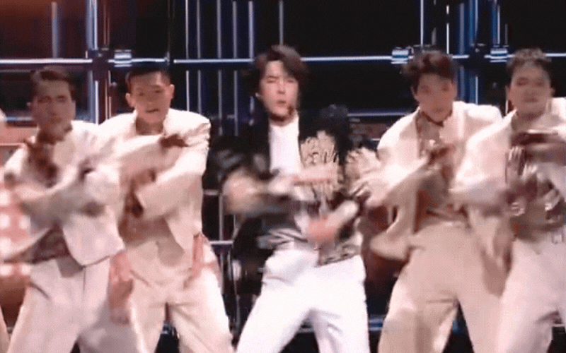 Bạch nguyệt quang xứ tỷ d&acirc;n: Chỉ nhảy nửa b&agrave;i cũng c&agrave;n qu&eacute;t hot search với 800 triệu lượt đọc, 100 triệu lượt xem sau v&agrave;i giờ- Ảnh 2.