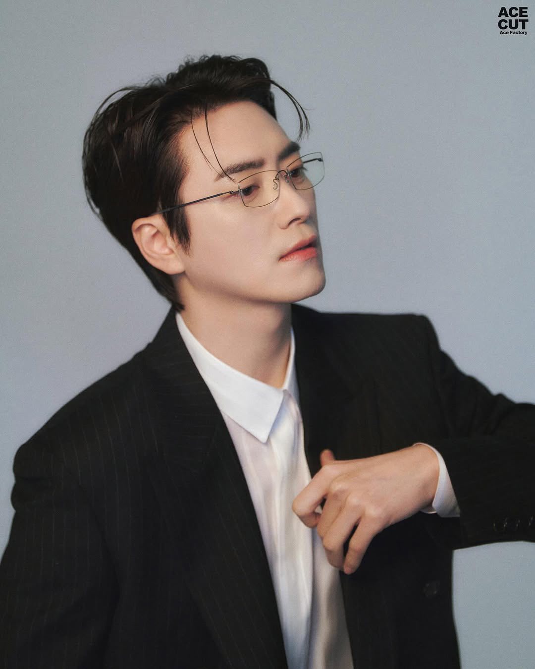 Mỹ nam đóng cùng lúc 2 phim Hàn đang cực hot: Hậu duệ hoàng tộc “hàng real”, cao quý từ phim đến đời- Ảnh 4. Mỹ nam đóng cùng lúc 2 phim Hàn đang cực hot: Hậu duệ hoàng tộc “hàng real”, cao quý từ phim đến đời- Ảnh 4.