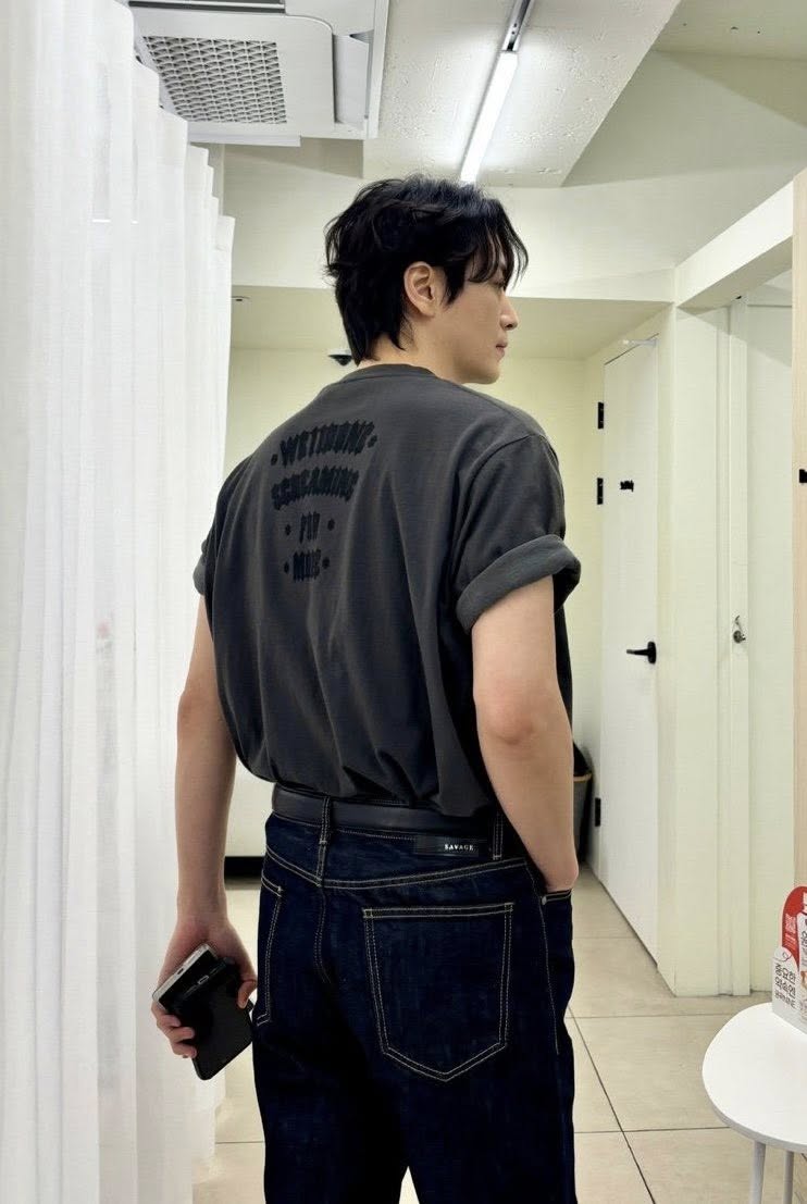 Mỹ nam đóng cùng lúc 2 phim Hàn đang cực hot: Hậu duệ hoàng tộc “hàng real”, cao quý từ phim đến đời- Ảnh 10. Mỹ nam đóng cùng lúc 2 phim Hàn đang cực hot: Hậu duệ hoàng tộc “hàng real”, cao quý từ phim đến đời- Ảnh 10.