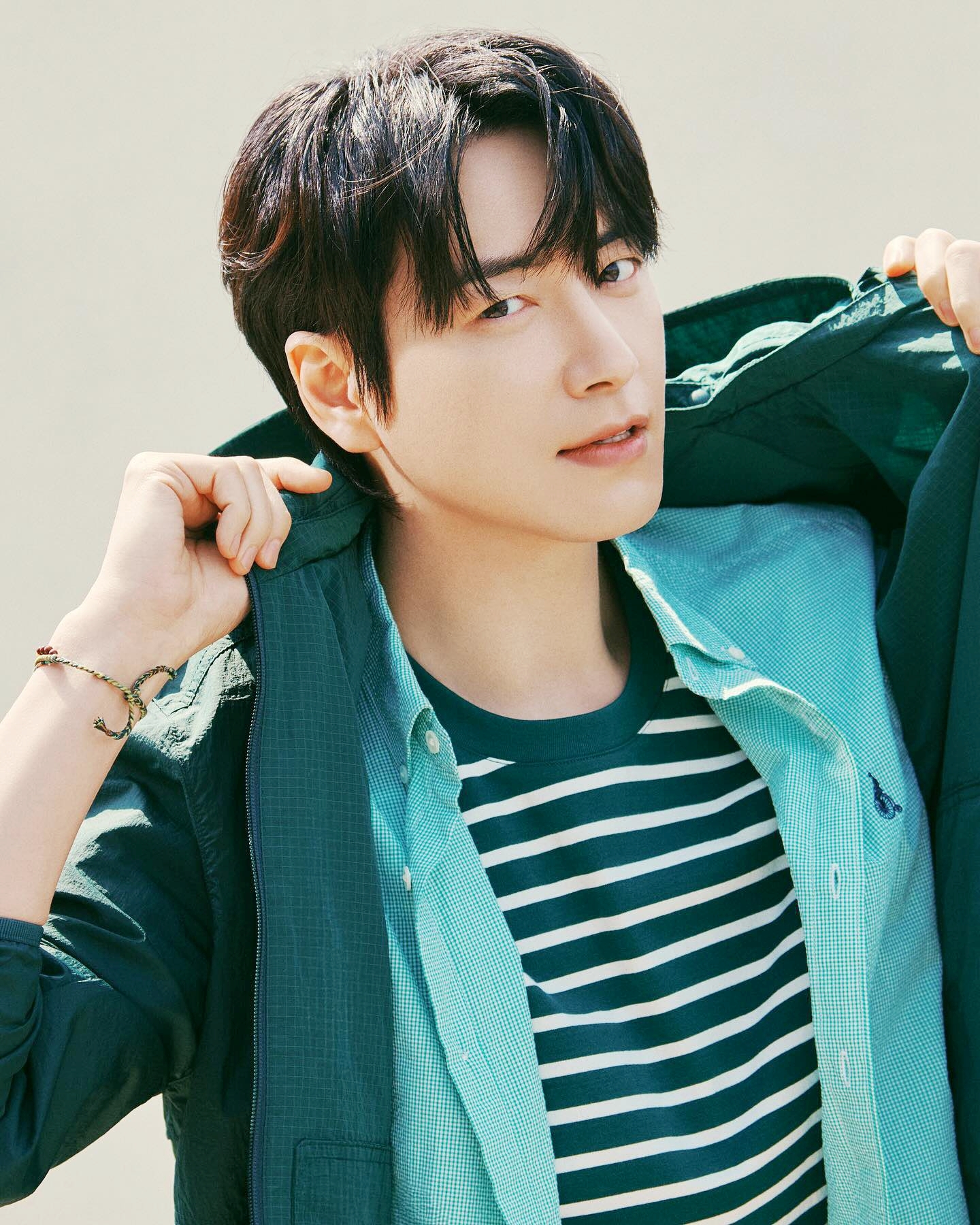 Mỹ nam đóng cùng lúc 2 phim Hàn đang cực hot: Hậu duệ hoàng tộc “hàng real”, cao quý từ phim đến đời- Ảnh 8. Mỹ nam đóng cùng lúc 2 phim Hàn đang cực hot: Hậu duệ hoàng tộc “hàng real”, cao quý từ phim đến đời- Ảnh 8.