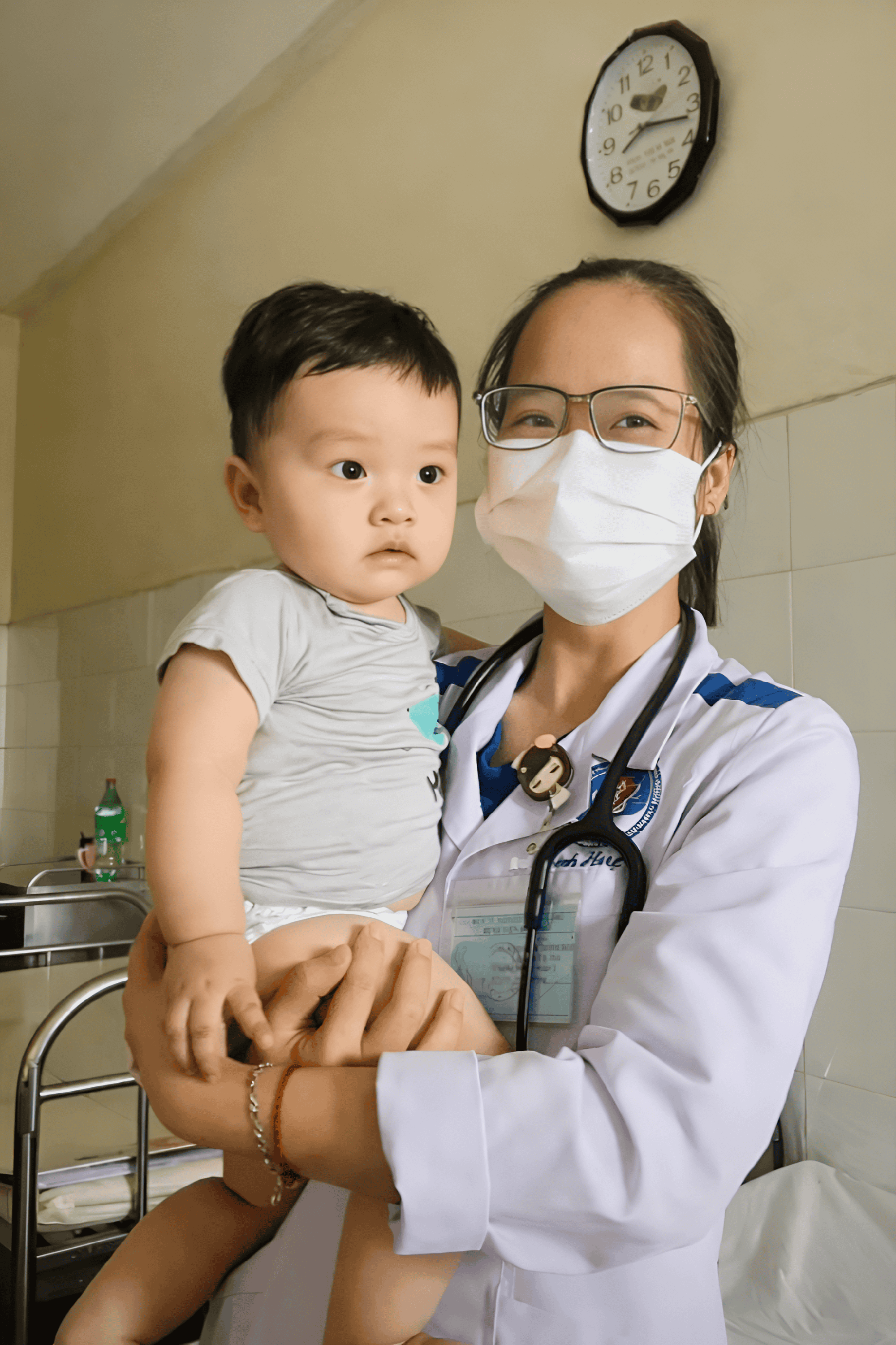 Tết của b&aacute;c sĩ nội tr&uacute;: Ngo&agrave;i kia ph&aacute;o nổ tưng bừng, c&ograve;n bệnh viện chỉ c&oacute; tiếng monitor đều đều v&agrave; những bước ch&acirc;n vội v&atilde;- Ảnh 4.