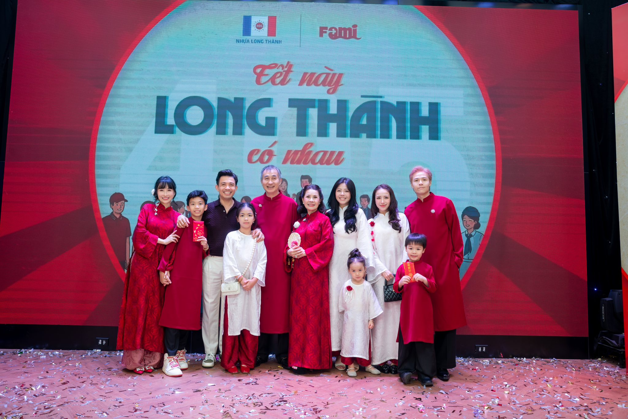 Minh Nhựa khai xuân đăng ảnh đại gia đình, 1 chi tiết về vợ chồng ông trùm Nhựa Long Thành gây chú ý- Ảnh 3.