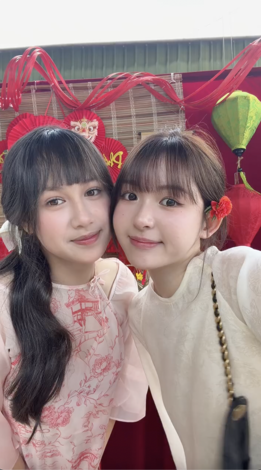 Mùng 1 Tết, cả Việt Nam diện áo dài đẹp điên 10 điểm- Ảnh 32.