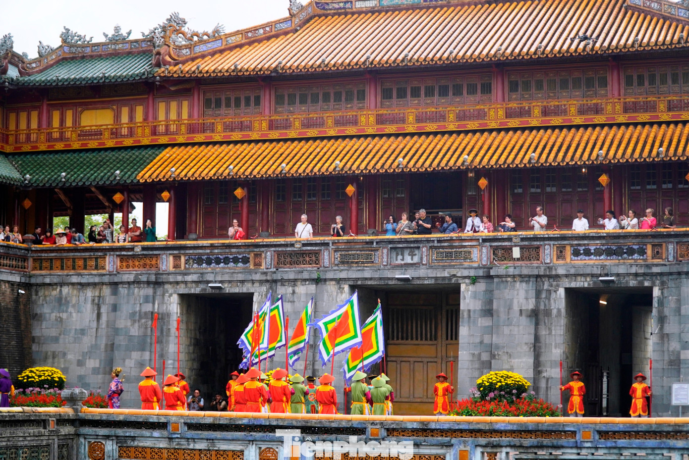 Du kh&aacute;ch &ugrave;n &ugrave;n &lsquo;x&ocirc;ng đất&rsquo; Đại nội Huế- Ảnh 7.