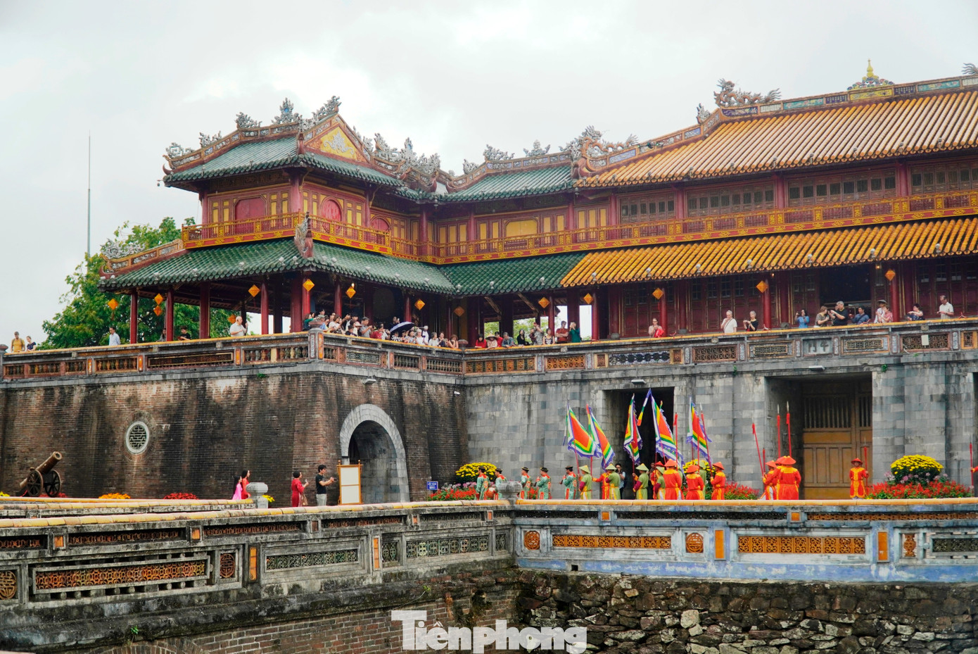 Du kh&aacute;ch &ugrave;n &ugrave;n &lsquo;x&ocirc;ng đất&rsquo; Đại nội Huế- Ảnh 6.