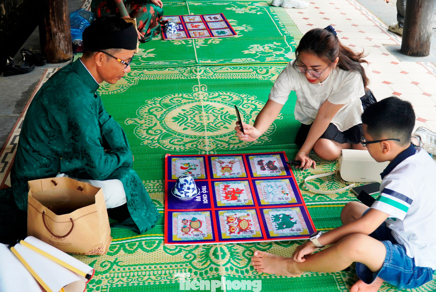 Du kh&aacute;ch &ugrave;n &ugrave;n &lsquo;x&ocirc;ng đất&rsquo; Đại nội Huế- Ảnh 16.