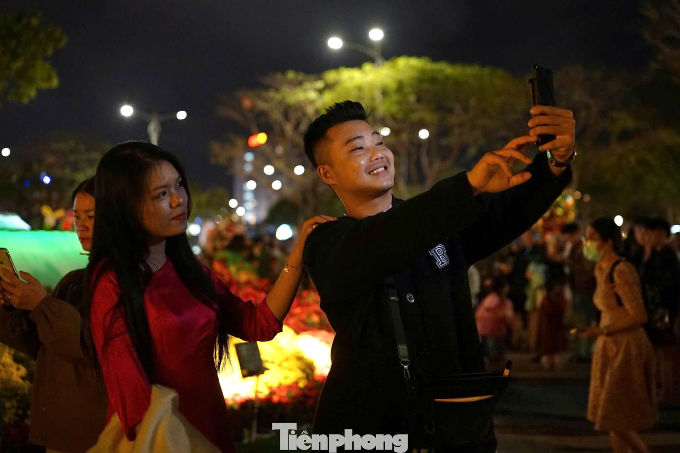 Du kh&aacute;ch h&aacute;o hức chờ đ&oacute;n giao thừa tại Đ&agrave; Nẵng- Ảnh 7.