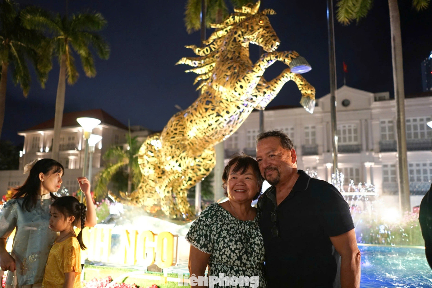 Du kh&aacute;ch h&aacute;o hức chờ đ&oacute;n giao thừa tại Đ&agrave; Nẵng- Ảnh 4.