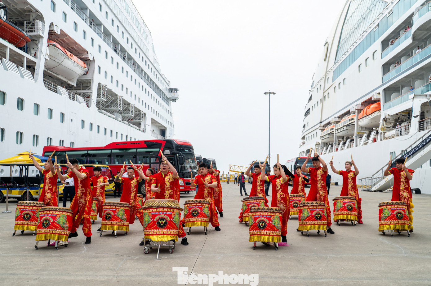 T&agrave;u biển quốc tế chở gần 2.400 kh&aacute;ch du lịch Quảng Ninh m&ugrave;ng 1 Tết- Ảnh 3.
