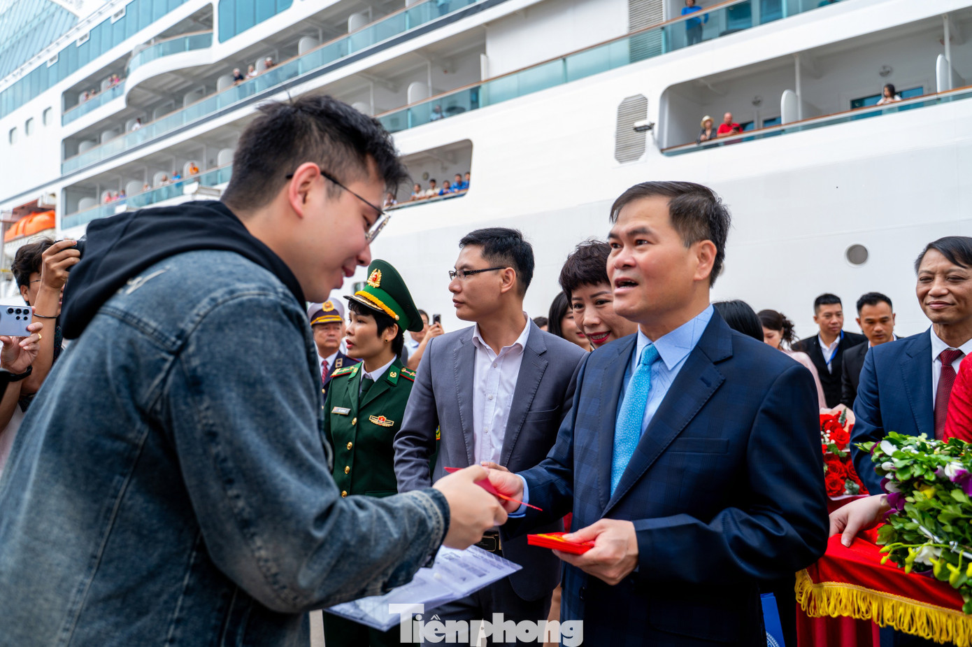 T&agrave;u biển quốc tế chở gần 2.400 kh&aacute;ch du lịch Quảng Ninh m&ugrave;ng 1 Tết- Ảnh 5.