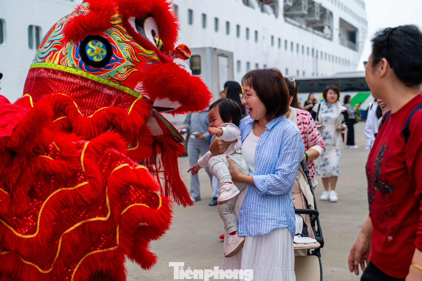 T&agrave;u biển quốc tế chở gần 2.400 kh&aacute;ch du lịch Quảng Ninh m&ugrave;ng 1 Tết- Ảnh 7.
