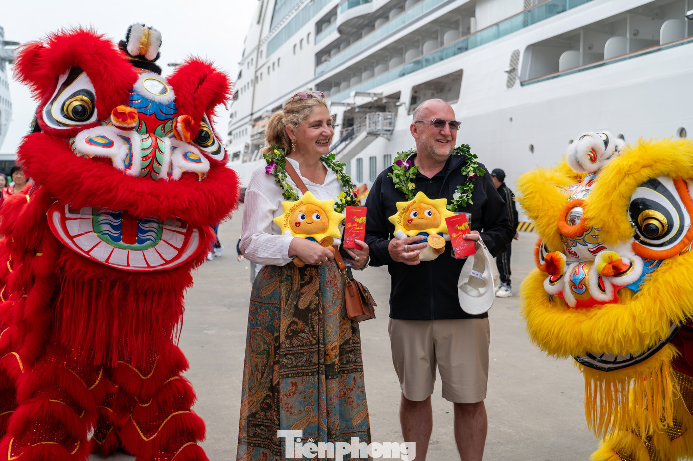 T&agrave;u biển quốc tế chở gần 2.400 kh&aacute;ch du lịch Quảng Ninh m&ugrave;ng 1 Tết- Ảnh 6.